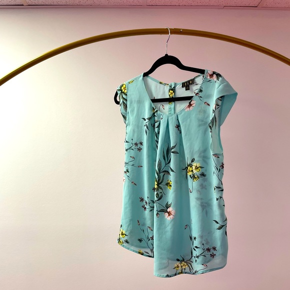 Mint colored thin blouse with lovely flower design - Picture 1 of 6